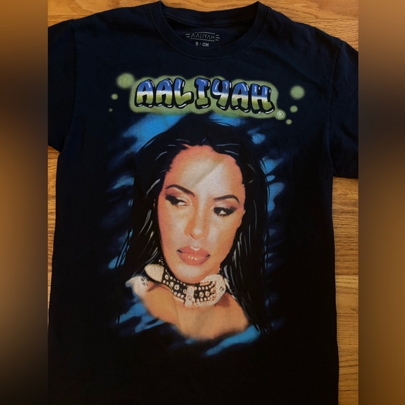 Aaliyah T-Shirt Women’s Small Black One in a Million Graphic Tee Y2K Music - Picture 3 of 6